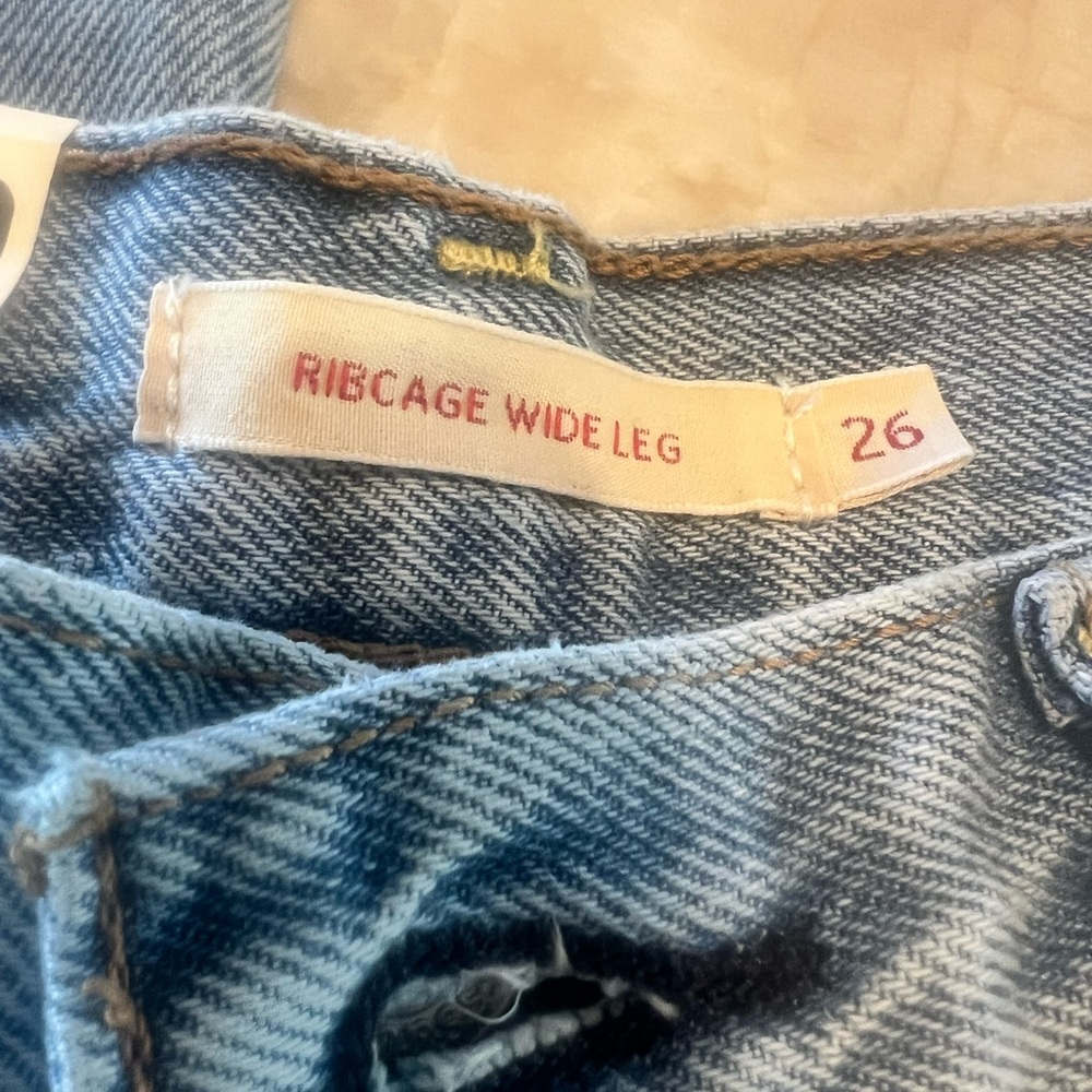 NWT!! Levi’s Ribcage Wide Leg Jean. Size 26x32. Far and Wide- Light Wash. - Picture 5 of 7